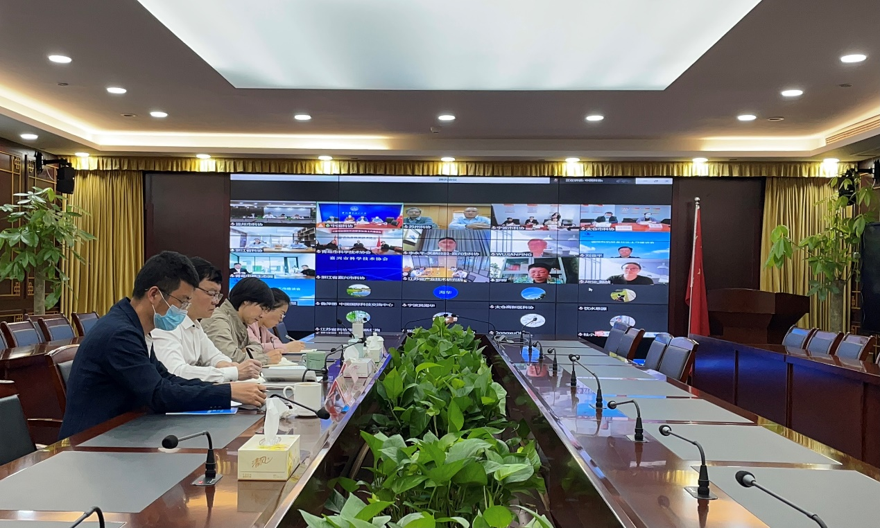 座谈会2.png