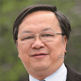 温州医科大学眼视光中心主任，浙江省特级专家。